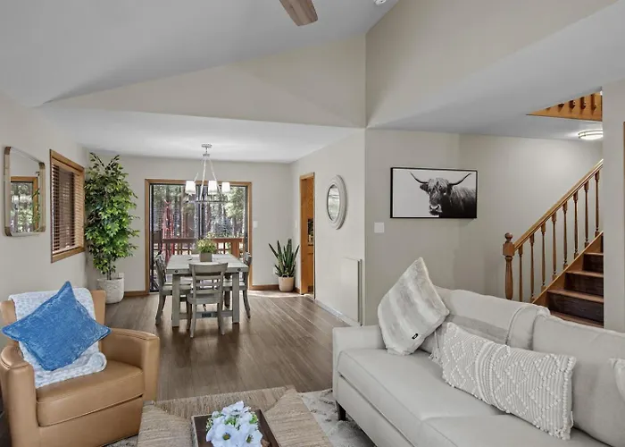 Spacious Retreat With Ping Pong And Playset Willa