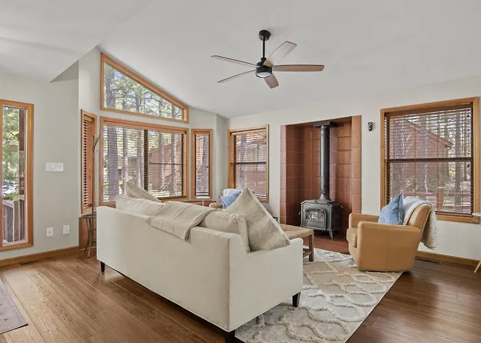 Spacious Retreat With Ping Pong And Playset Willa *