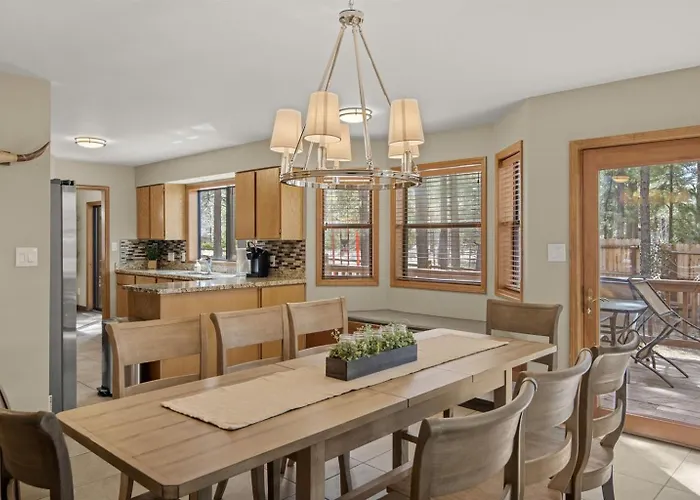 Spacious Retreat With Ping Pong And Playset Willa