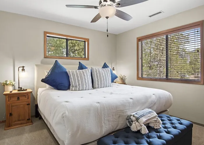 Spacious Retreat With Ping Pong And Playset *