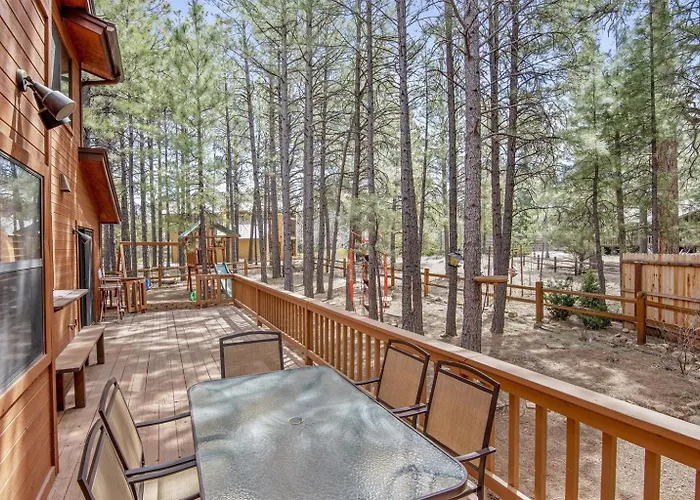 Spacious Retreat With Ping Pong And Playset Willa