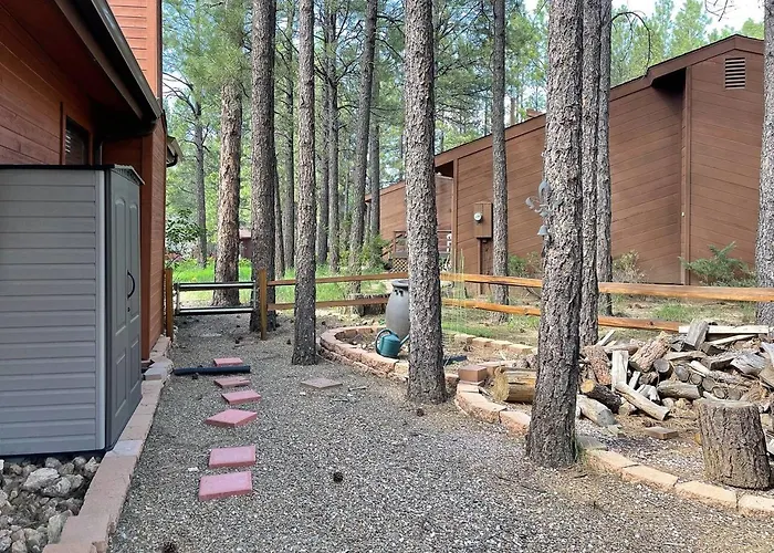 Spacious Retreat With Ping Pong And Playset